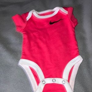 A baby body  set